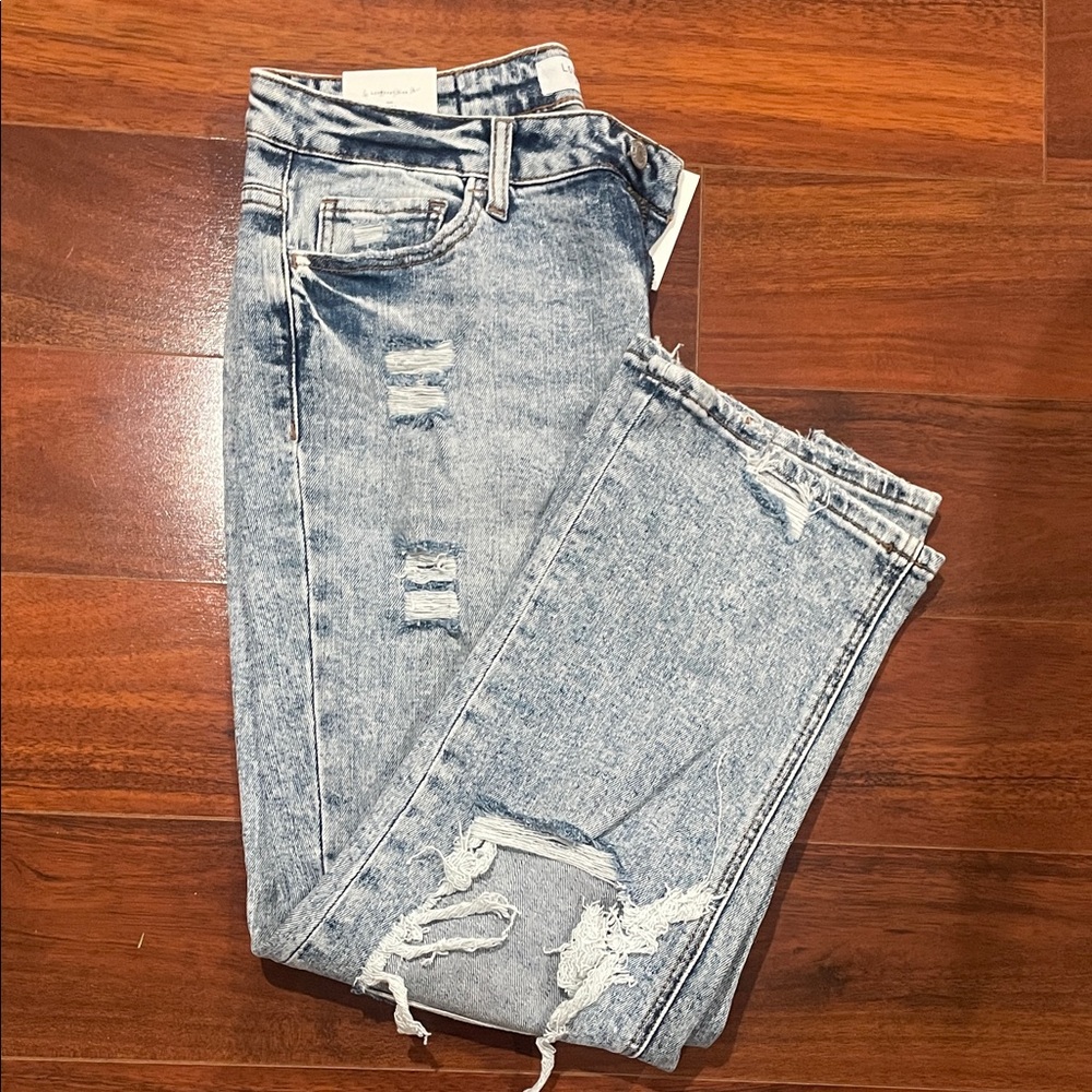 Vervet Women’s Distressed Light Wash High Rise Straight Jeans Size 30/11. NWT! - Picture 2 of 12